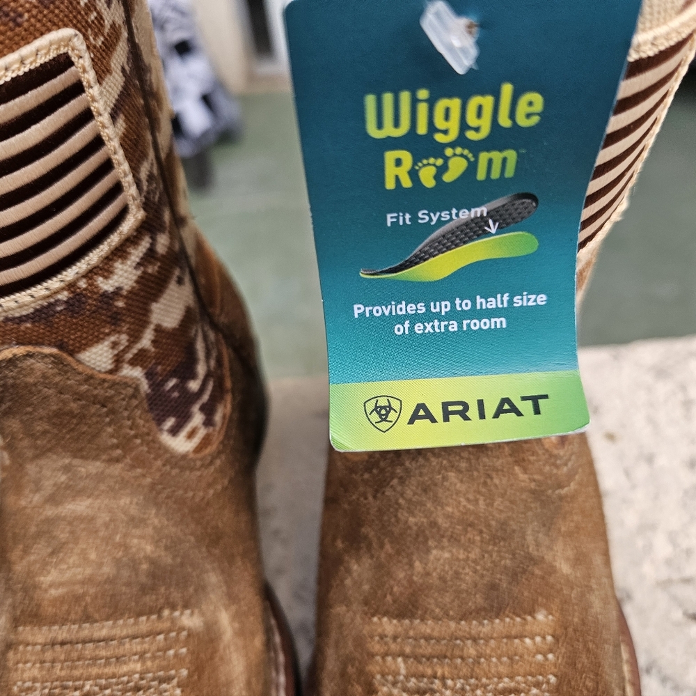 Ariat Kids Camo and Brown Boots - Picture 10 of 14